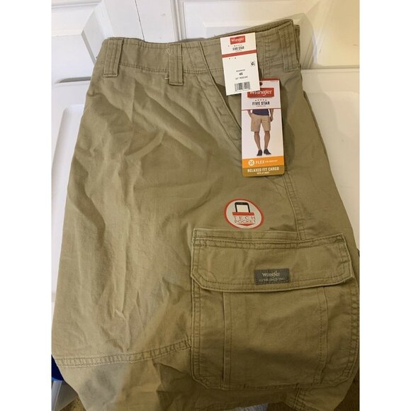 New Wrangler FLEX‎ Cargo Short Men’s Sz 46 Khaki Relaxed Tech Pocket NWT - Picture 4 of 8